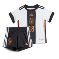 Tyskland Jonas Hofmann #18 Hjemmebanesæt Børn VM 2022 Kortærmet (+ Korte bukser)